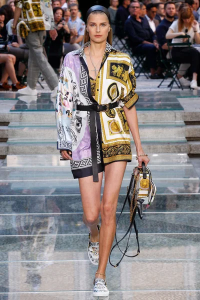 Look 30